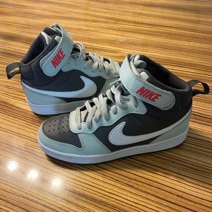 Nike Court Borough Mid 2 5.5 YOUTH